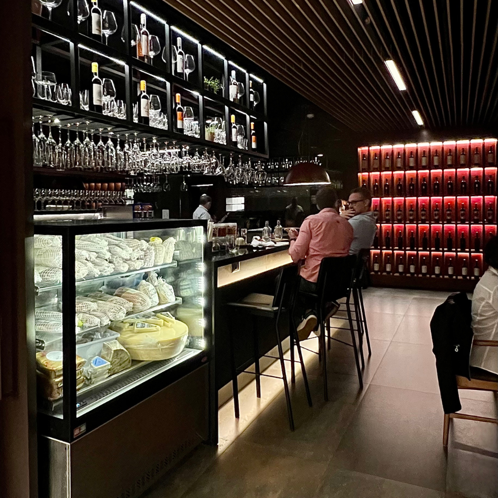 3 lugares incriveis para tomar vinhos em são paulo